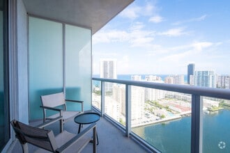 Building Photo - 2602 E Hallandale Beach Blvd