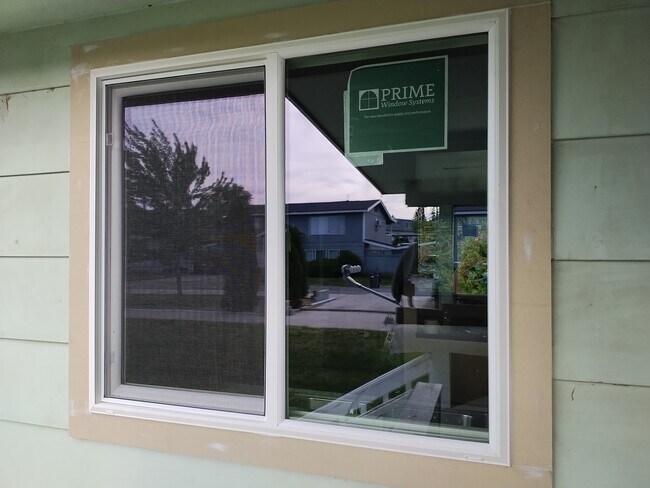 Building Photo - 1121 Cedar Ln