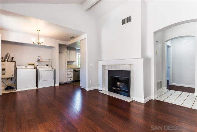 Building Photo - 1050 La Tortuga Dr