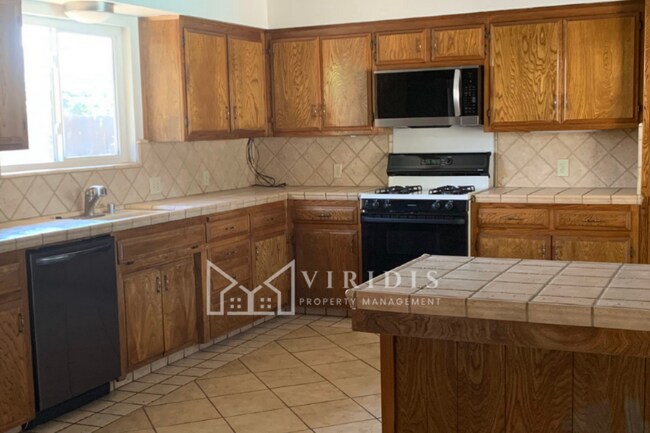 Foto del edificio - 5901 Kleinpell Ave