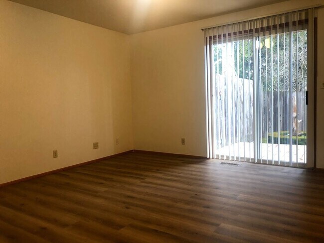 Foto del edificio - 3 br, 2.5 bath House - 1665 Crescent Ave