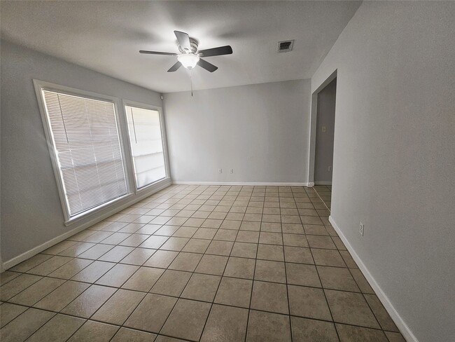 Building Photo - 118 Pompano Ave