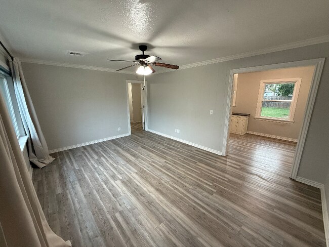 Foto del edificio - 3013 W Fairfield Ave