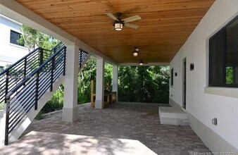 Building Photo - 14 Coral Dr