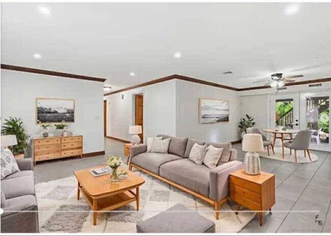 Foto del edificio - 27 Priscilla Rd