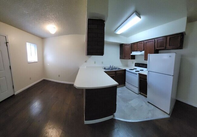 Building Photo - 1100 Berrum Ln