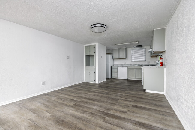 Building Photo - Earl’s Point Condominiums