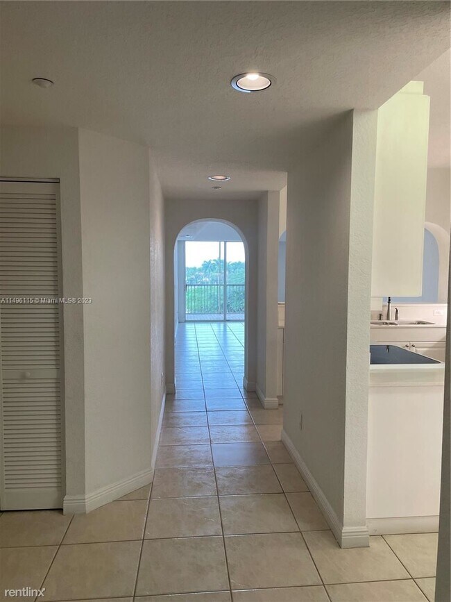 Building Photo - 3 br, 2 bath House - 10770 NW 66th St Apt 409