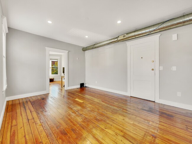 Building Photo - 258 Nicoll St