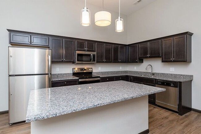 Building Photo - $1,295 | 1 Bedroom, 1 Bathroom Condo | No ...