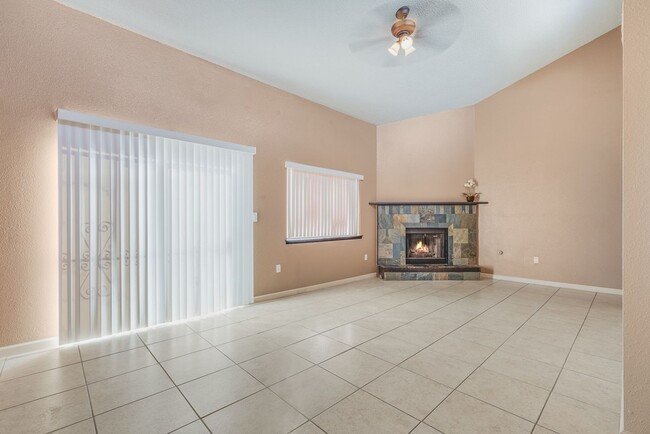 Building Photo - Northeast El Paso 3 Bed Refrig A/C