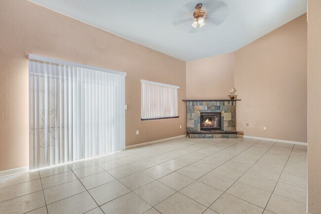 Foto del edificio - Northeast El Paso 3 Bed Refrig A/C