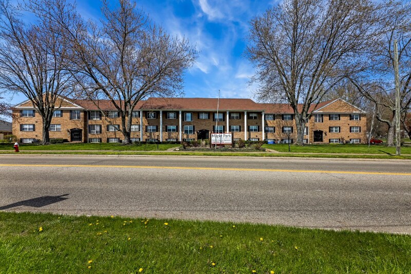 1101 W Maple St Unit 1101, Canton, OH 44720 Room for Rent in Canton, OH