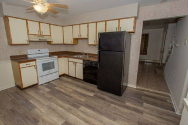 Foto del edificio - 32 Riverview Dr