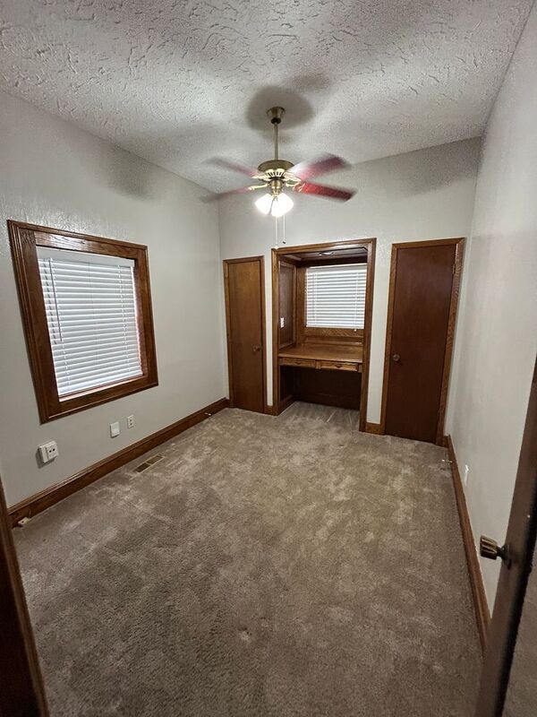 Building Photo - 4004 Avenue Q