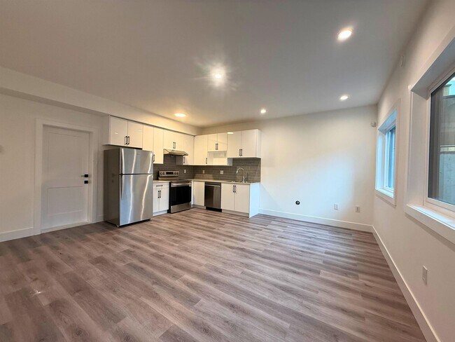 Photo du bâtiment - 16662-Basement-1617A 17a Ave