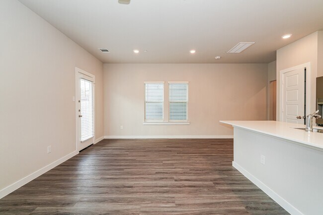 Foto del edificio - 18330 W Centro Cir