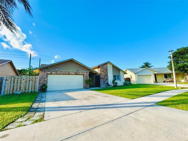 Foto del edificio - 8948 SW 18th Rd