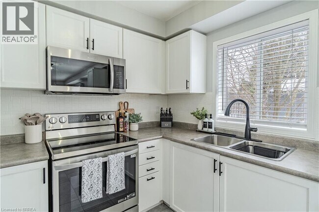 Building Photo - 10 Gaydon Way