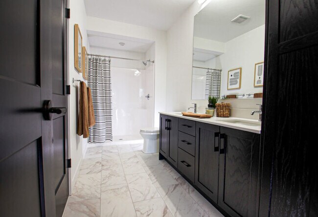 Foto del edificio - 320 E College