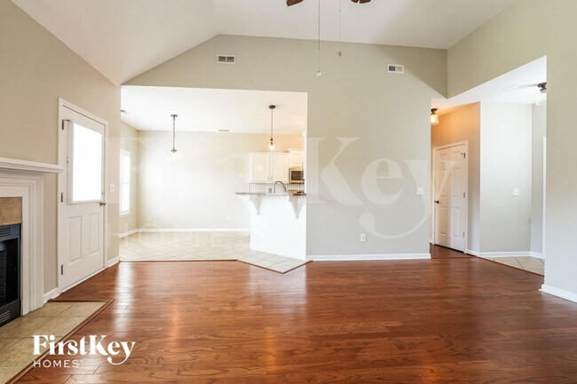 Foto del edificio - 7685 Eagle Lake Rd