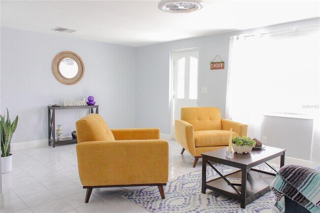 Foto del edificio - 7012 Center Creek Dr