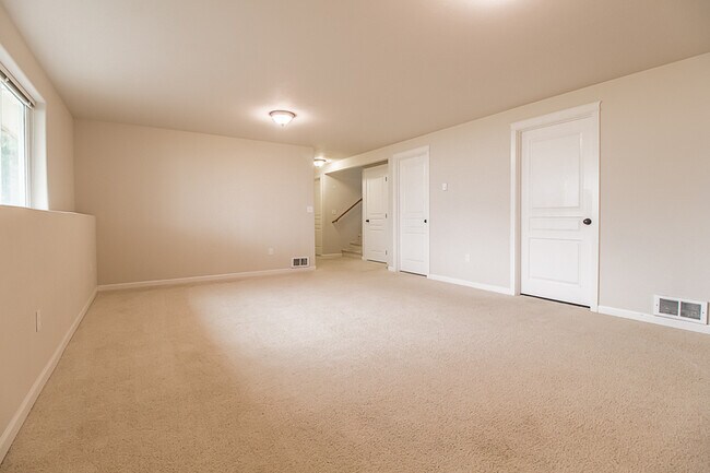 Building Photo - 10022 E Upriver Dr