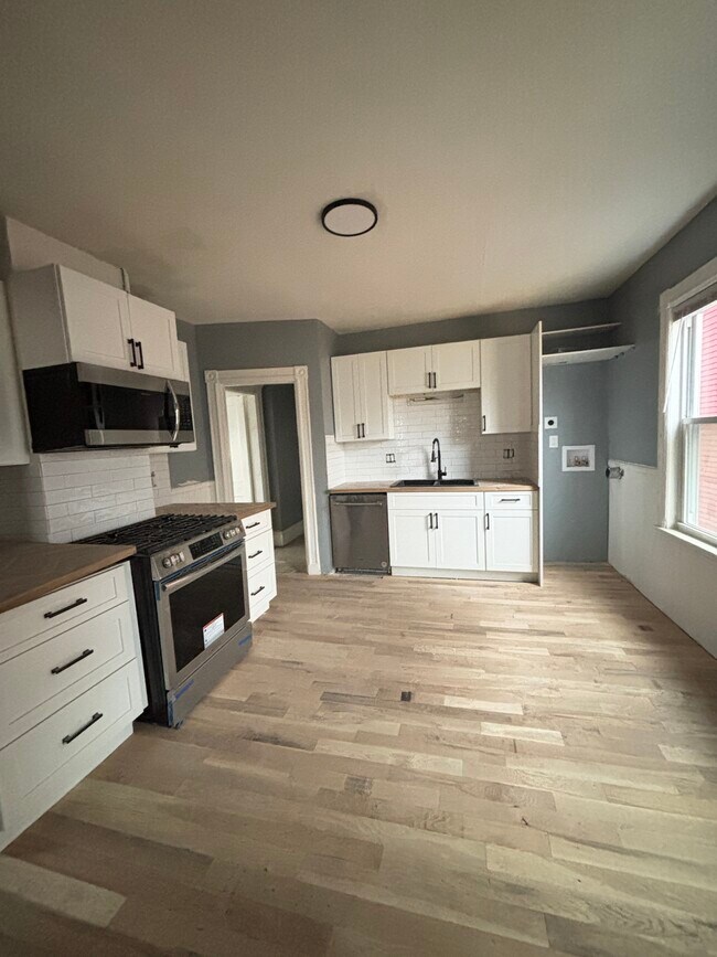 Building Photo - 46 Evelyn St