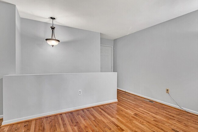 Foto del edificio - 3273 Forest Ridge Rd