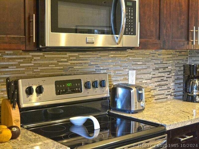 Building Photo - 2240 N Cypress Bend Dr