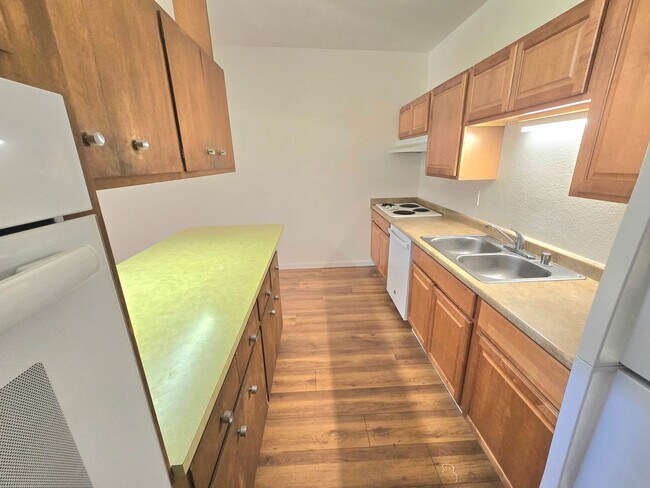 Foto del edificio - Charming 2-bedroom, 1-bath duplex with a yard