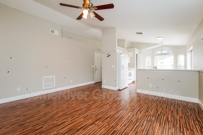 Building Photo - 718 Palmera St
