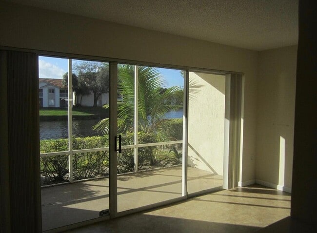 Photo - 7103 Glenmoor Dr Apartment