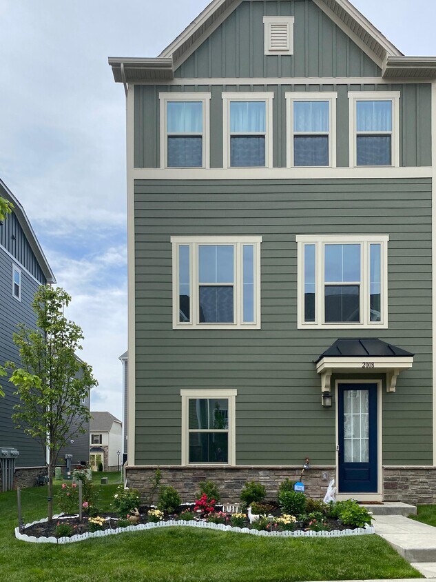 Foto principal - 2008 Hemlock Ln