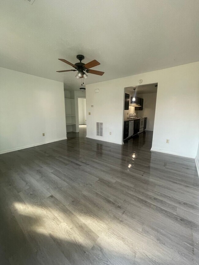 Foto del edificio - Available Now 3 Bedroom 2 Bath home just m...