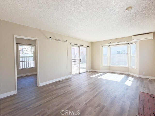 Foto del edificio - 320 E Marshall St
