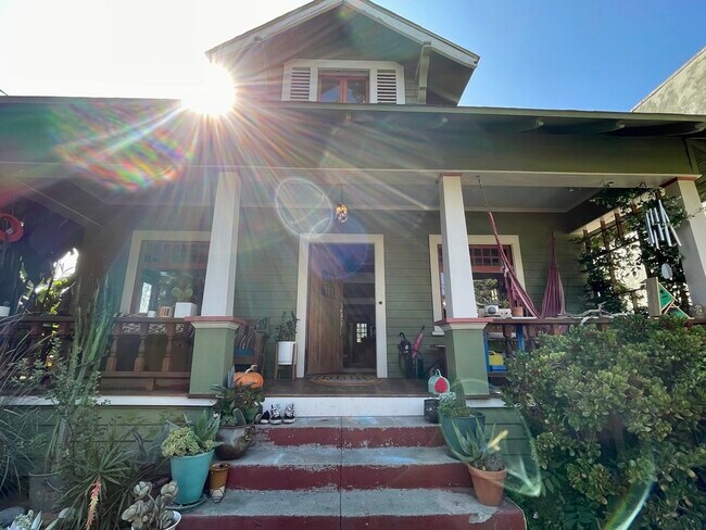 Foto del edificio - 1143 N Benton Way