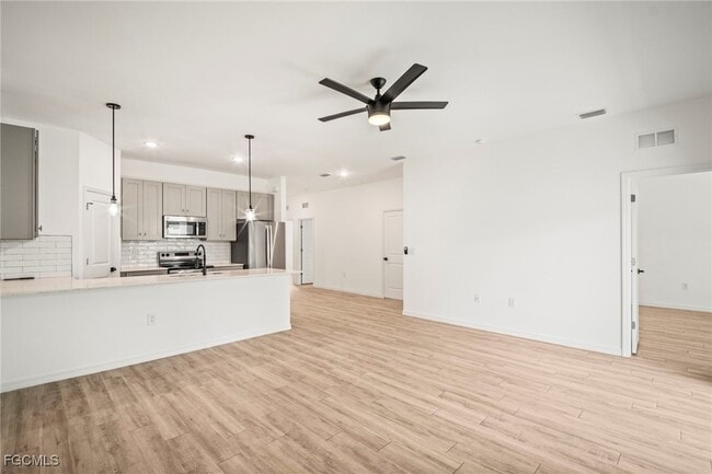 Foto del edificio - 627 SE 13th Pl