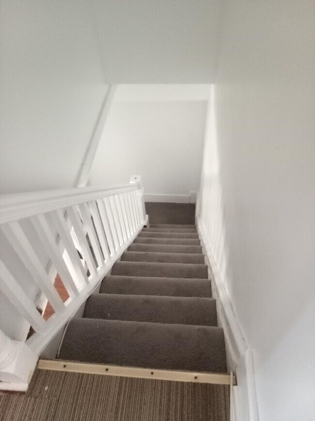Foto del edificio - Large lovely 3BR, 1.5 bathroom home