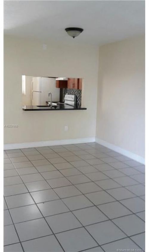 Foto del edificio - 9101 NW 1st St