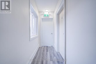 Building Photo - 5 Sorauren Ave