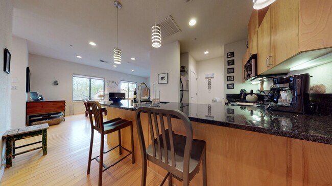 Building Photo - 201 Aliso Dr SE