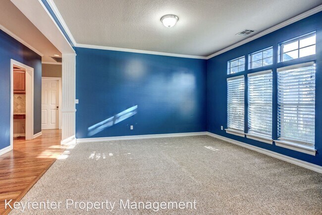 Foto del edificio - 5 br, 3 bath House - 1016 S Cypress Ave