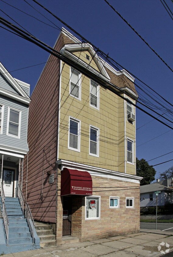 135 Avenue B, Bayonne, NJ 07002 Apartments in Bayonne, NJ