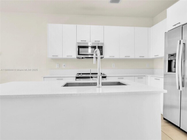 Foto del edificio - 8001 NW 41st St