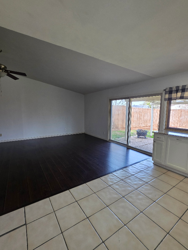 Foto del edificio - 3011 Lockwood Cir