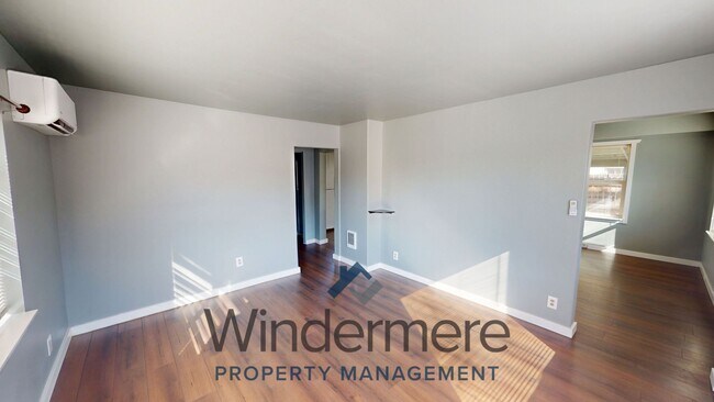 Building Photo - 209 Bennett St