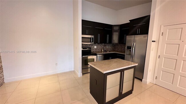 Foto del edificio - 4944 NW 102nd Ave