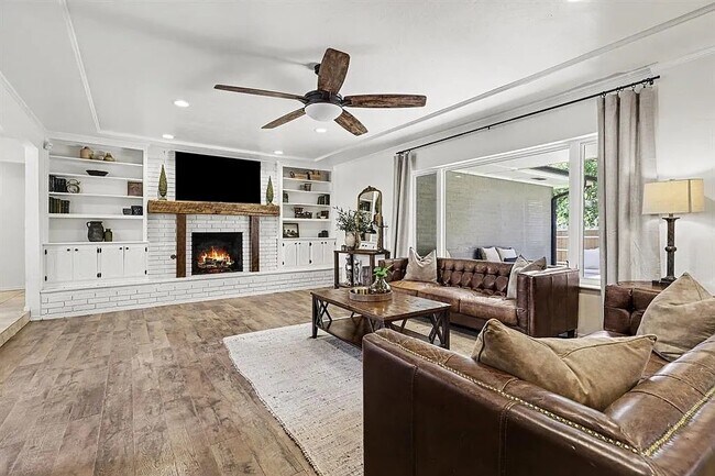 Building Photo - 1316 Mockingbird Ln