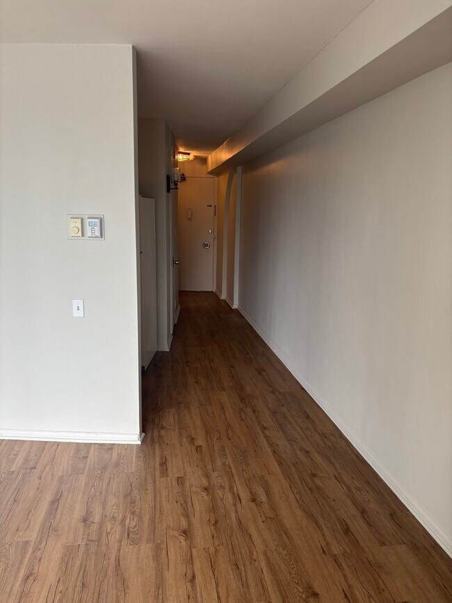 Foto del edificio - 300 N State St